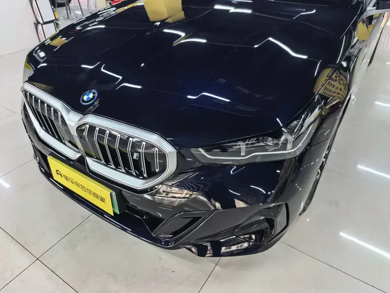 2024 BMW i5 с пробегом 43 000 км