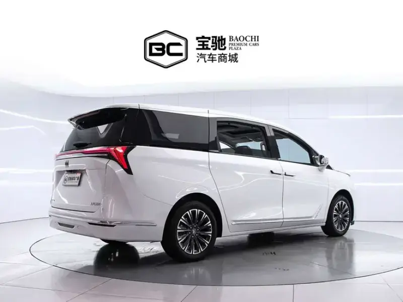 2025 Buick GL8 с пробегом 8 000 км