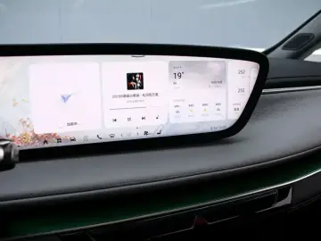 2025 Buick GL8 с пробегом 8 000 км