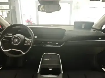 2025 Buick LaCrosse с пробегом 4 000 км