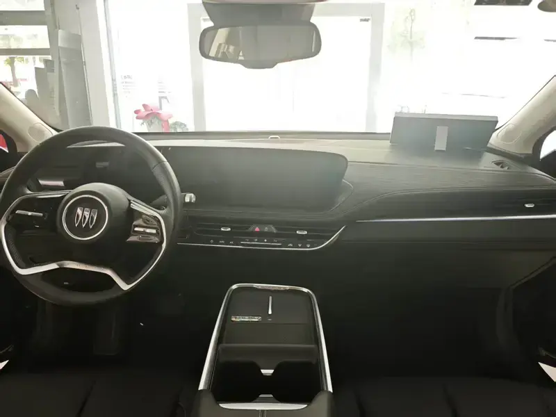 2025 Buick LaCrosse с пробегом 4 000 км