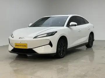 BYD E7