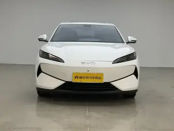 2025 BYD E7 с пробегом 22 800 км