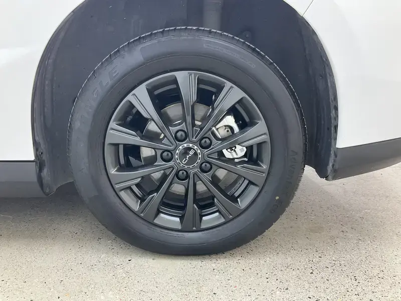 2025 BYD E7 с пробегом 22 800 км