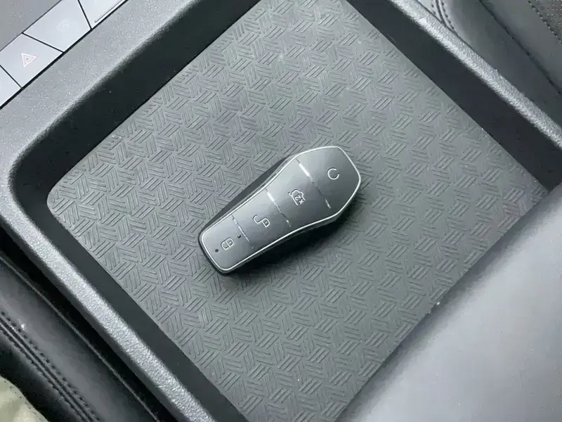 2025 BYD E7 с пробегом 22 800 км