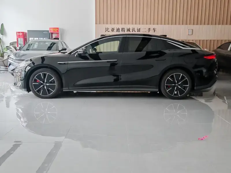 2025 BYD Han L с пробегом 5 300 км