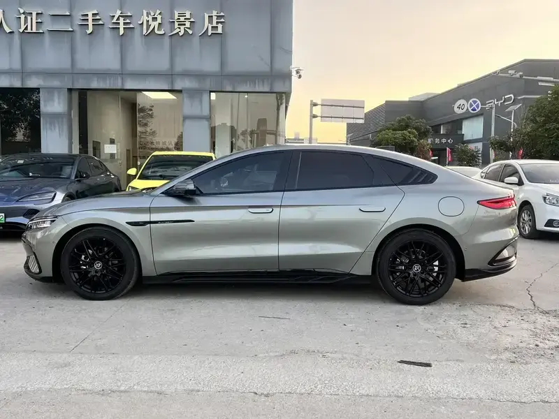 2025 BYD Han с пробегом 5 600 км