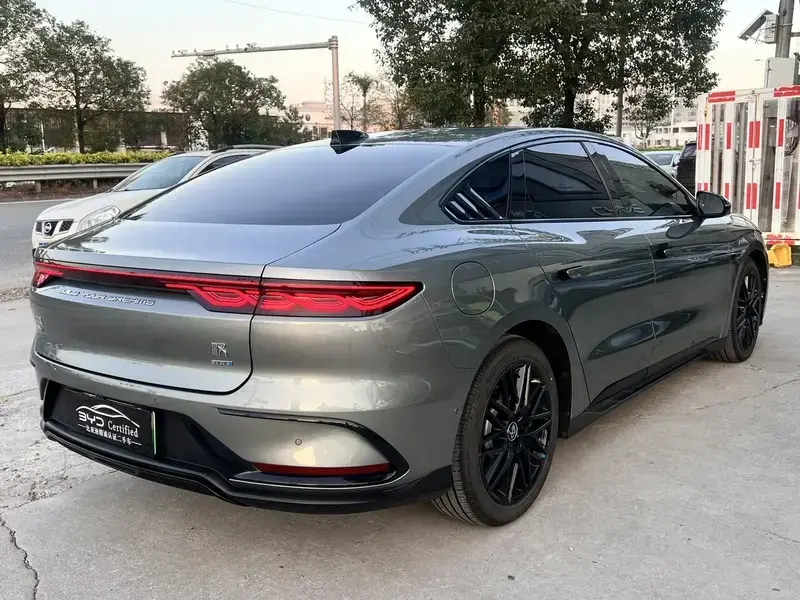 2025 BYD Han с пробегом 5 600 км