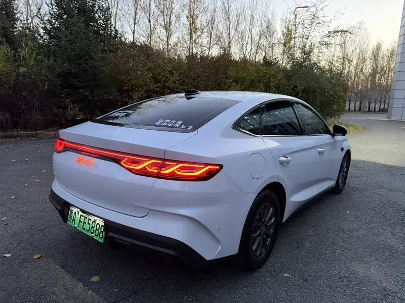 2025 BYD Qin L с пробегом 30 000 км