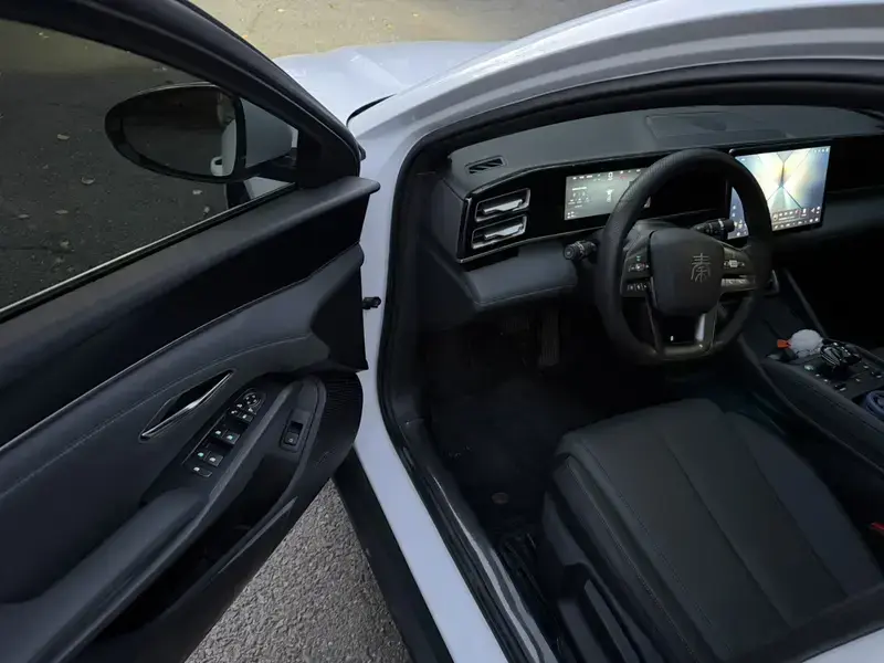 2025 BYD Qin L с пробегом 30 000 км