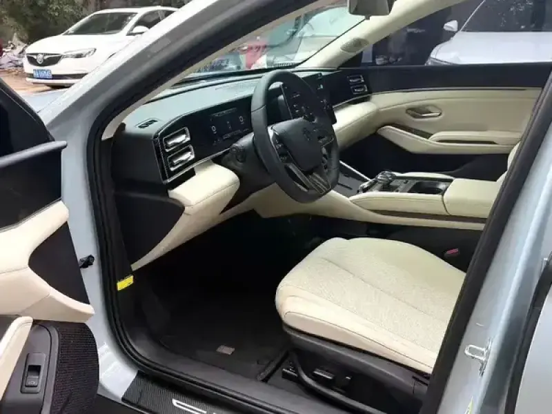 2024 BYD Qin L с пробегом 20 000 км