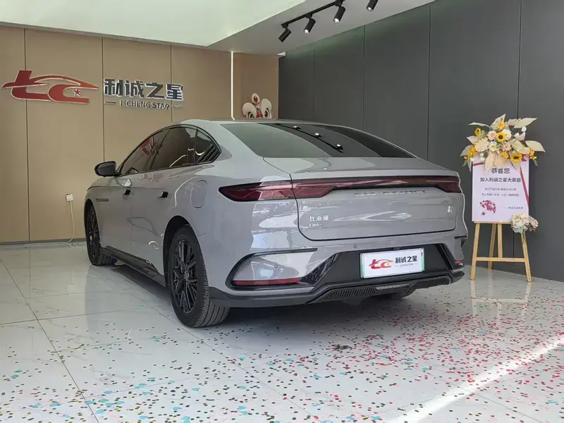 2025 BYD Han с пробегом 23 200 км