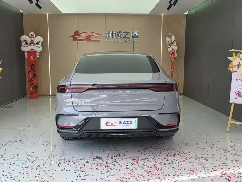 2025 BYD Han с пробегом 23 200 км
