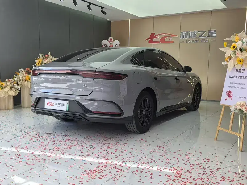 2025 BYD Han с пробегом 23 200 км