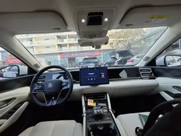 2024 BYD Qin L с пробегом 24 000 км