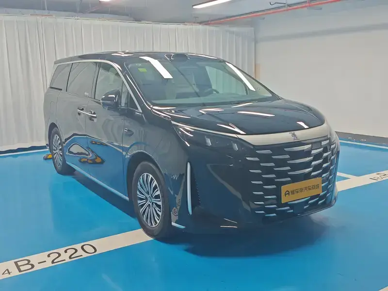 2026 BYD Xia (M9) с пробегом 9 900 км