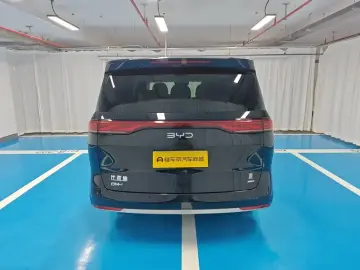 2026 BYD Xia (M9) с пробегом 9 900 км