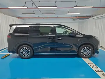 2026 BYD Xia (M9) с пробегом 9 900 км