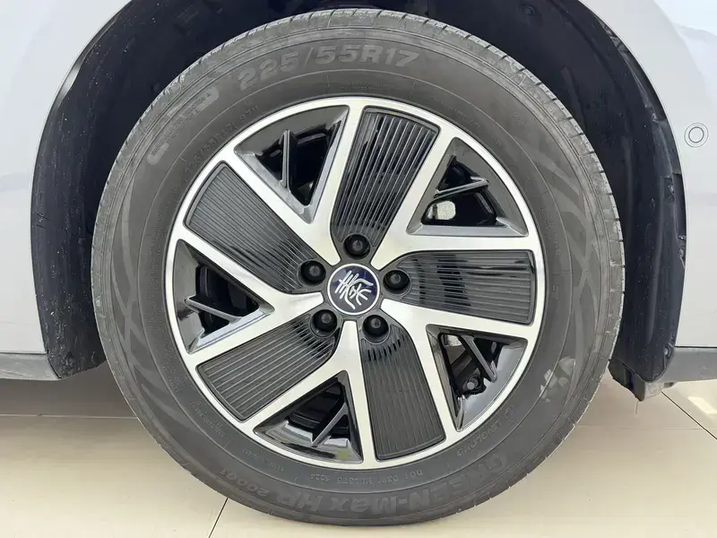 2025 BYD Qin L с пробегом 21 000 км