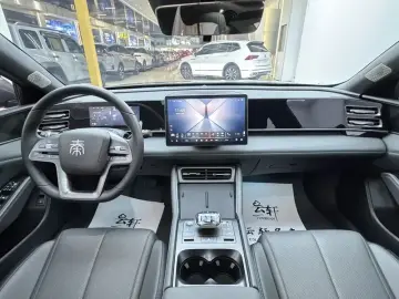 2025 BYD Qin L с пробегом 21 000 км