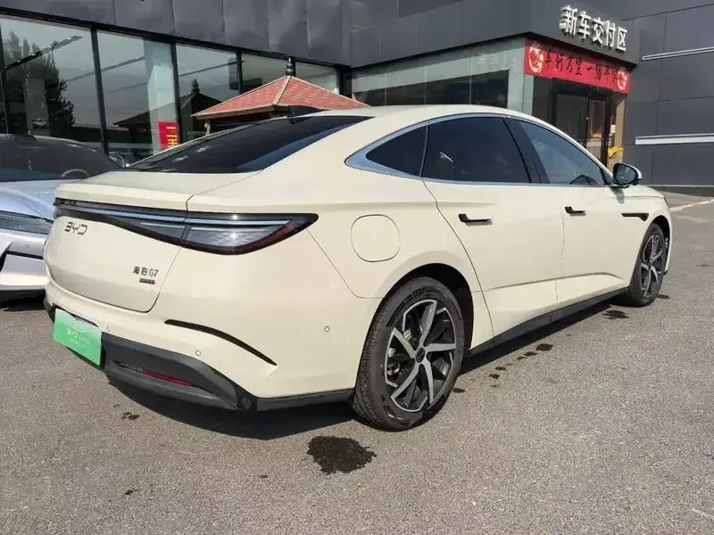 2026 BYD Seal 07 с пробегом 5 000 км