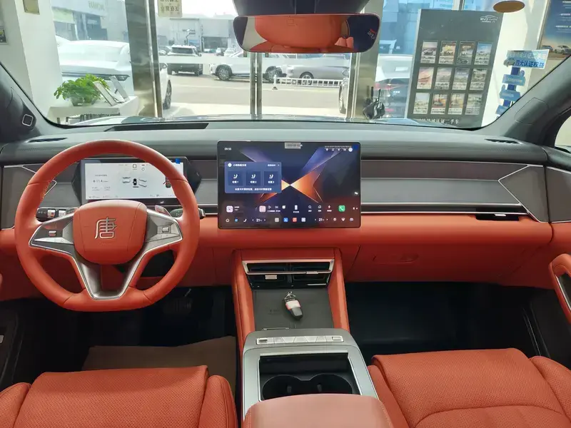 2025 BYD Tang L с пробегом 10 000 км
