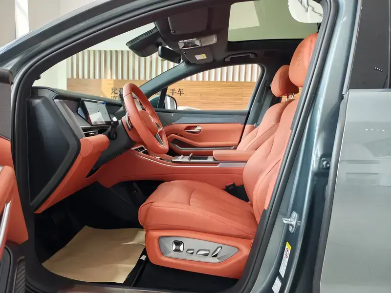 2025 BYD Tang L с пробегом 10 000 км