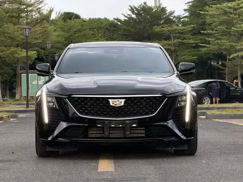 2025 Cadillac CT5 с пробегом 15 000 км