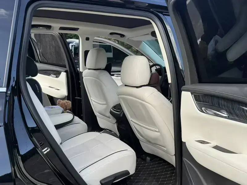 2022 Cadillac XT6 с пробегом 60 000 км