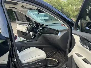2022 Cadillac XT6 с пробегом 60 000 км
