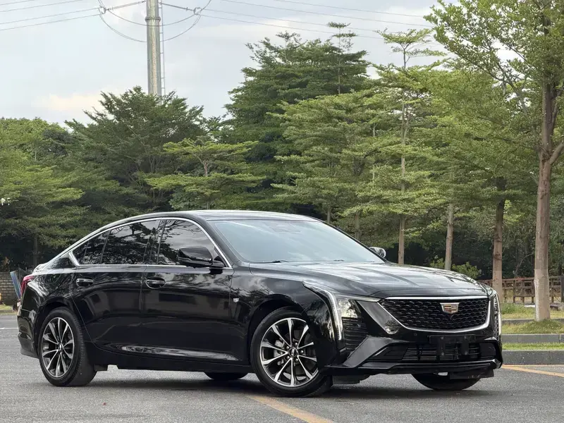 2025 Cadillac CT5 с пробегом 15 000 км