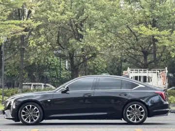 2025 Cadillac CT5 с пробегом 15 000 км