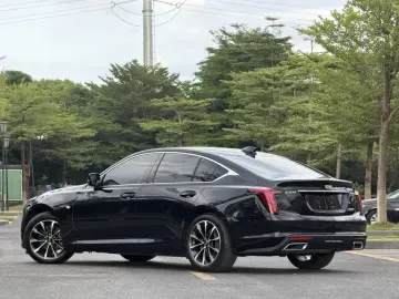 2025 Cadillac CT5 с пробегом 15 000 км