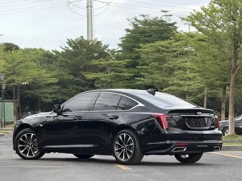 2025 Cadillac CT5 с пробегом 15 000 км