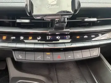 2025 Cadillac CT5 с пробегом 15 000 км