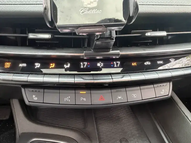 2025 Cadillac CT5 с пробегом 15 000 км
