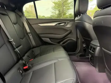 2025 Cadillac CT5 с пробегом 15 000 км
