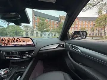 2025 Cadillac CT5 с пробегом 15 000 км