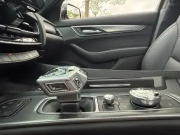 2025 Cadillac CT5 с пробегом 15 000 км