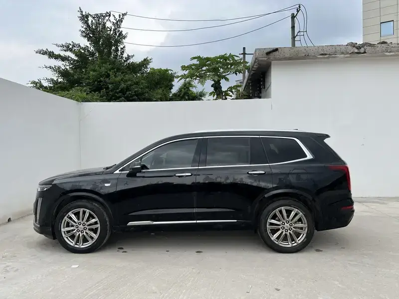2021 Cadillac XT6 с пробегом 96 000 км