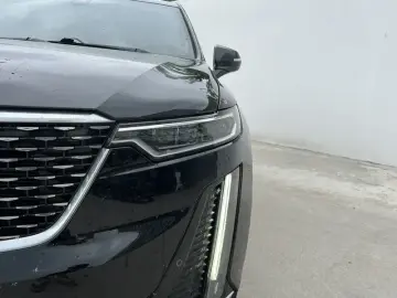 2021 Cadillac XT6 с пробегом 96 000 км