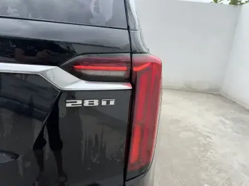 2021 Cadillac XT6 с пробегом 96 000 км