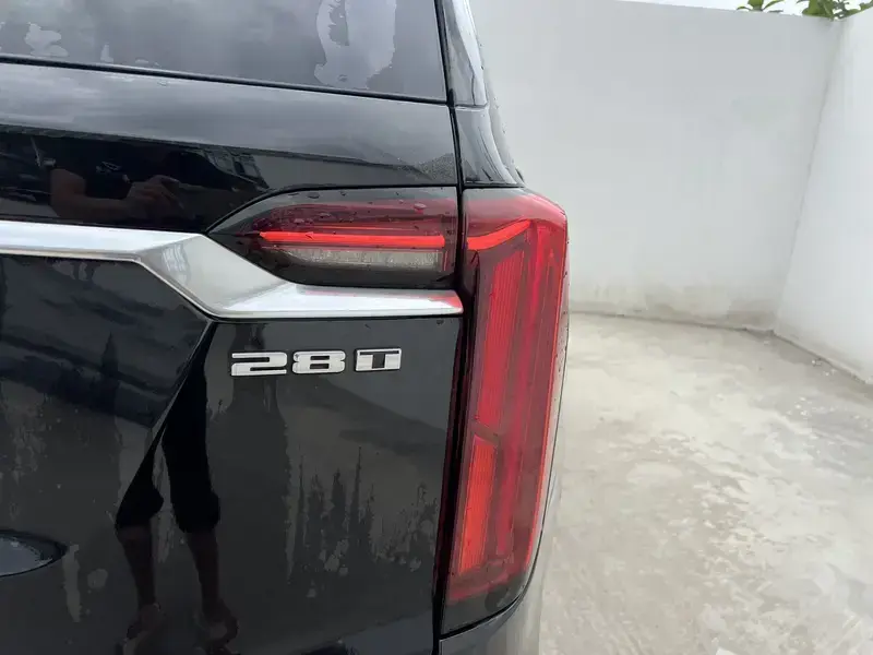 2021 Cadillac XT6 с пробегом 96 000 км