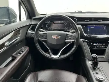2021 Cadillac XT6 с пробегом 96 000 км