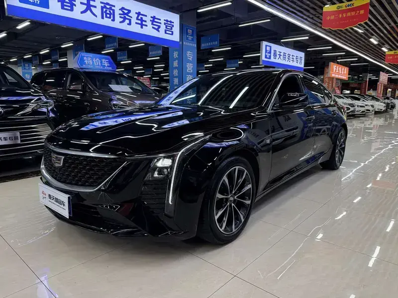 2025 Cadillac CT5 с пробегом 10 500 км