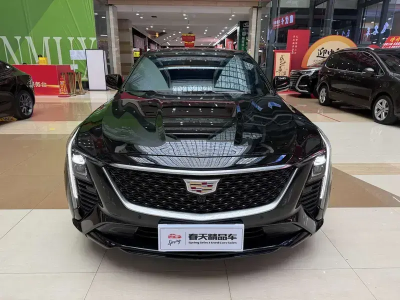2025 Cadillac CT5 с пробегом 10 500 км