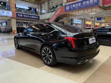 2025 Cadillac CT5 с пробегом 10 500 км
