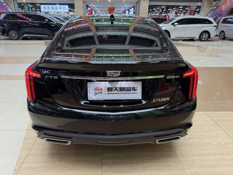 2025 Cadillac CT5 с пробегом 10 500 км