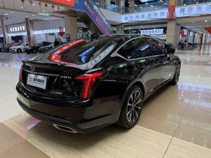 2025 Cadillac CT5 с пробегом 10 500 км