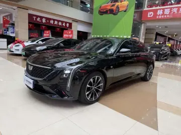 2025 Cadillac CT5 с пробегом 10 500 км